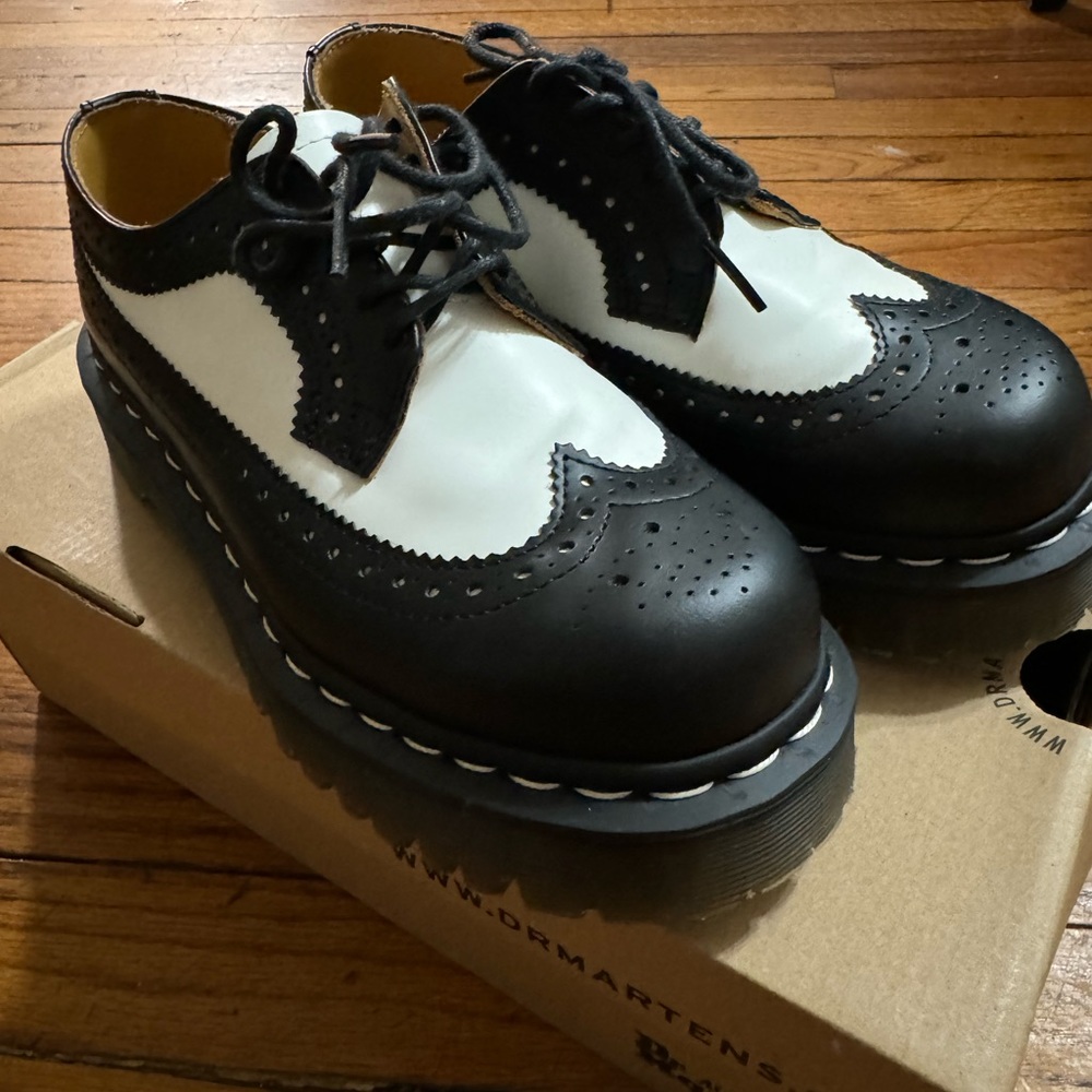Dr. Martens 3989 Bex Brogue Shoes